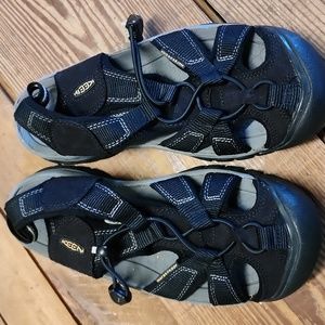 Keen women shoes size 7